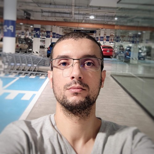 Hicham E.