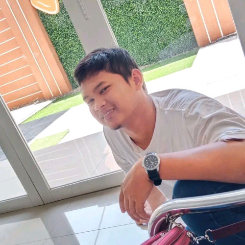 Oval C. profile photo