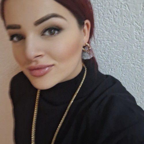Elena R.
