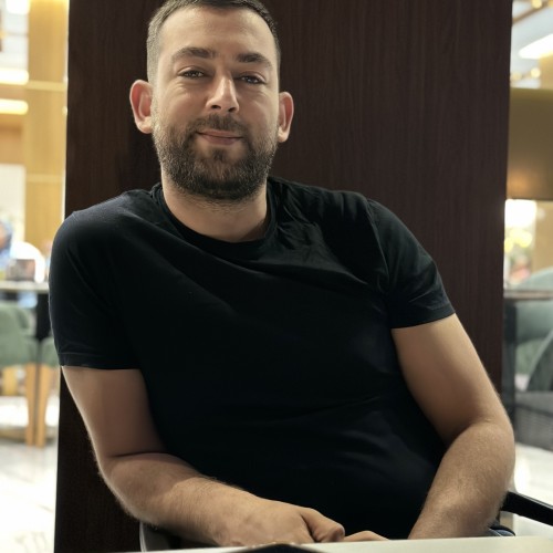 Younes  . profile photo