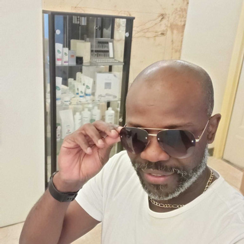 famar l. profile photo