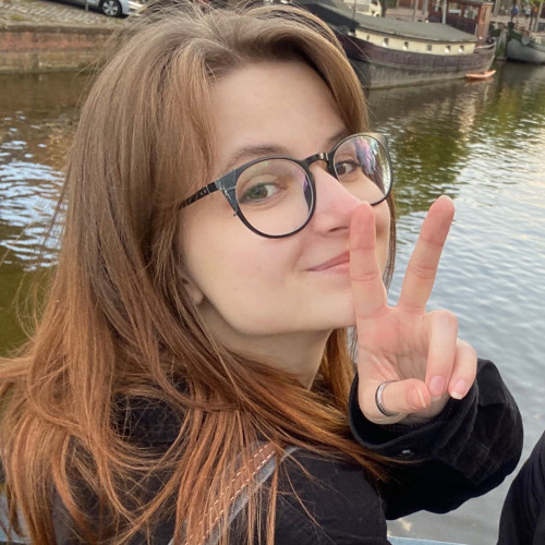 Aiv R. profile photo