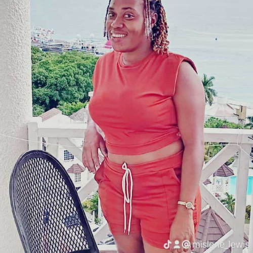 mislene l. profile photo