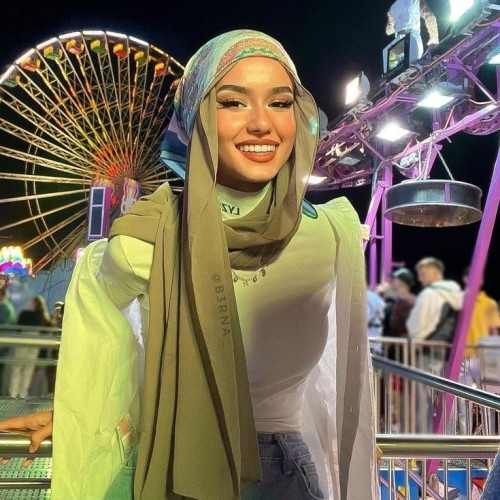 Zineb E.