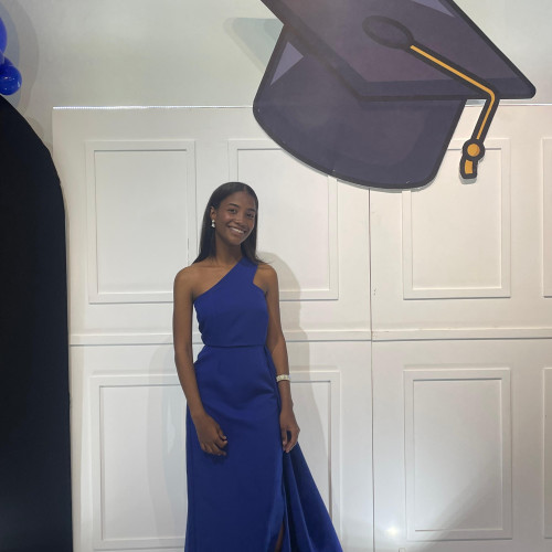 Perla  L. profile photo