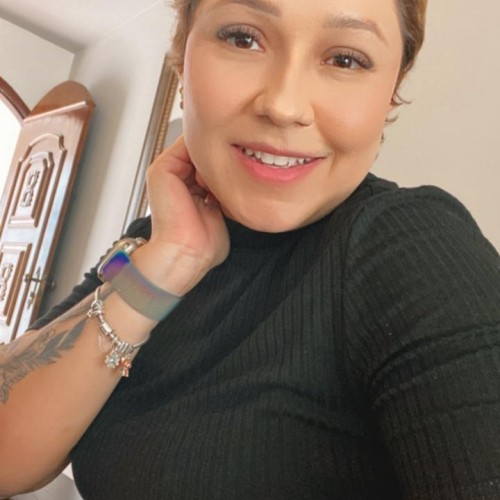 Nayara B.
