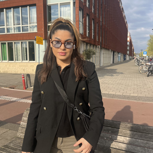 Dounia B.