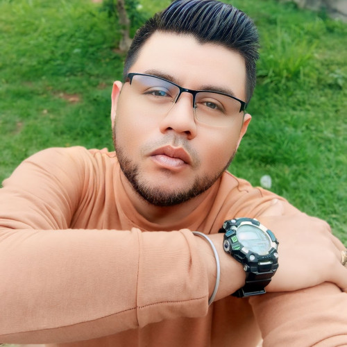 Rozto  R. profile photo