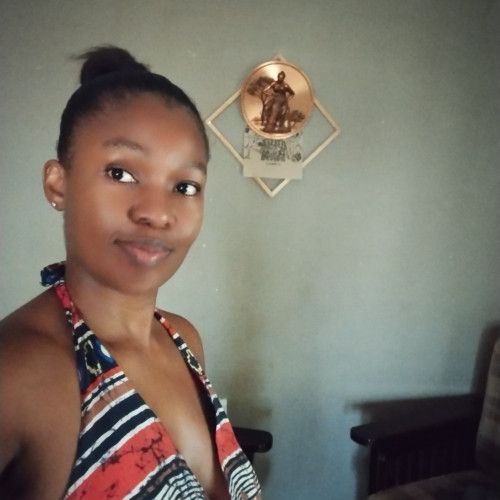 Larona  . profile photo