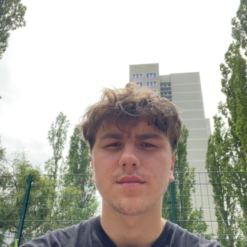 Lukas S.