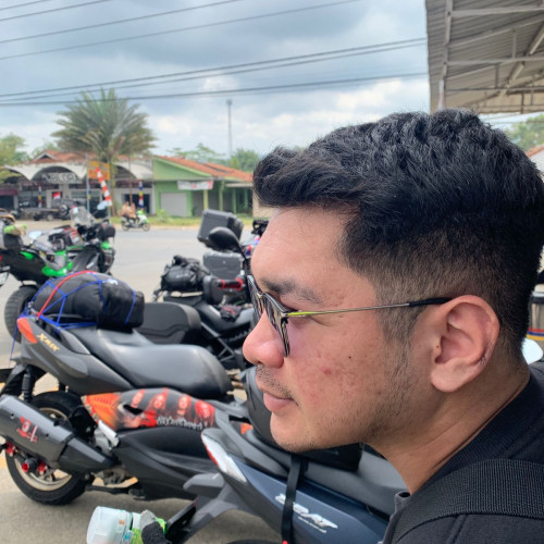 Januar Adi A. profile photo
