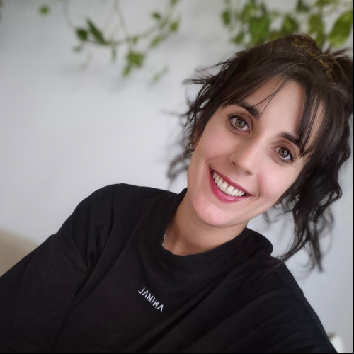 A nice L. profile photo