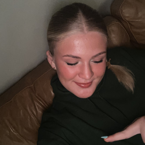 Suzanne M. profile photo