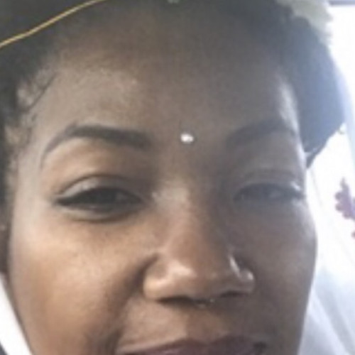 LovLee E. profile photo