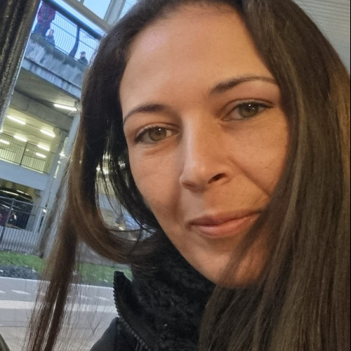Iris v. profile photo