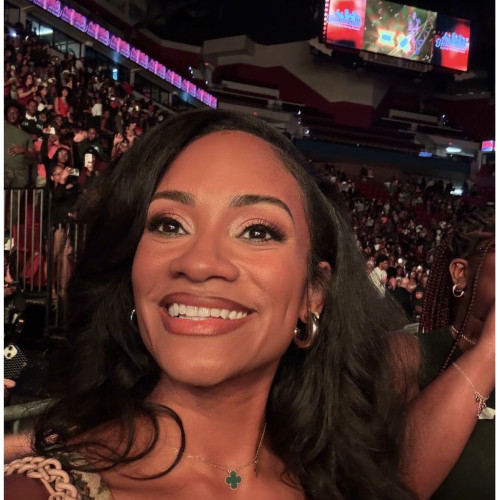 Dee H. profile photo