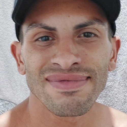 Jhoow V.